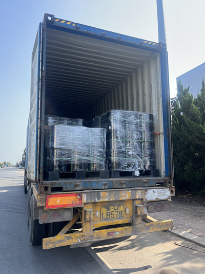 Погружен в контейнеры и отправлен в Индию.