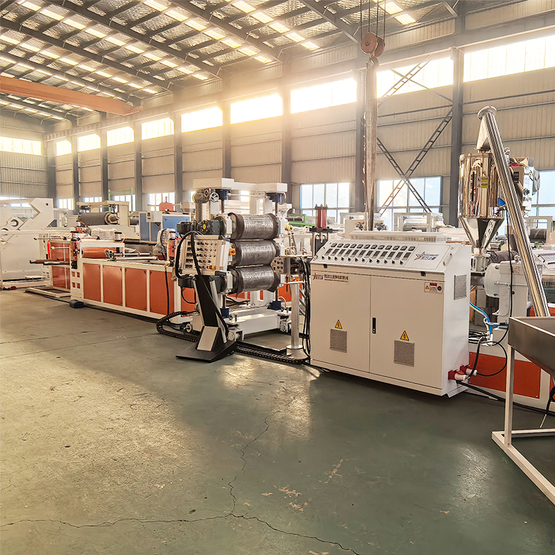 Экструзионная машина для листов PS. Загрузка