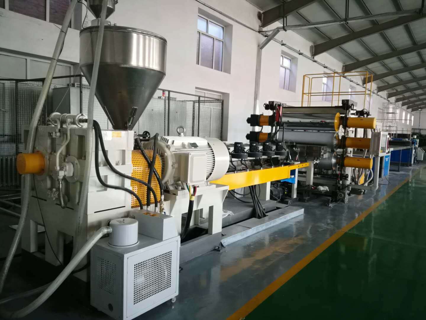 Экструзионная линия HDPE Geocell с перфорацией и сваркой
